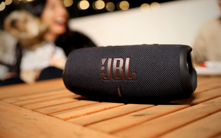 Обзор JBL Charge 5: Мощная портативная колонка для любых приключений
