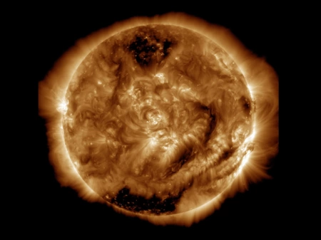 NASA представило уникальные кадры Солнца с минимального расстояния (видео)