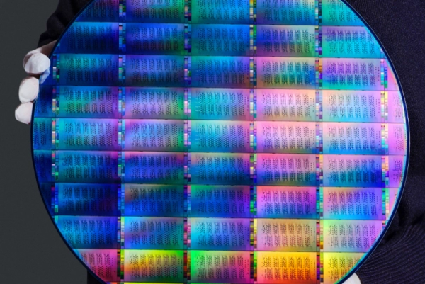 IBM анонсировала квантовые чипы Nighthawk и Loon для надежных сложных расчетов