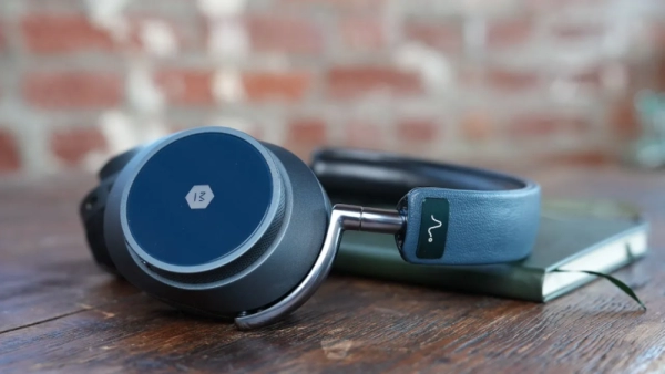 Neurable представляет наушники, которые читают сигналы вашего мозга