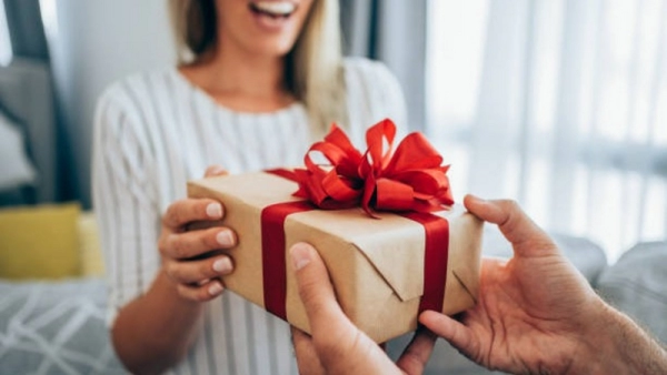 Что подарить на 8 марта из гаджетов в 2026 году: 12 идей, которые точно понравятся